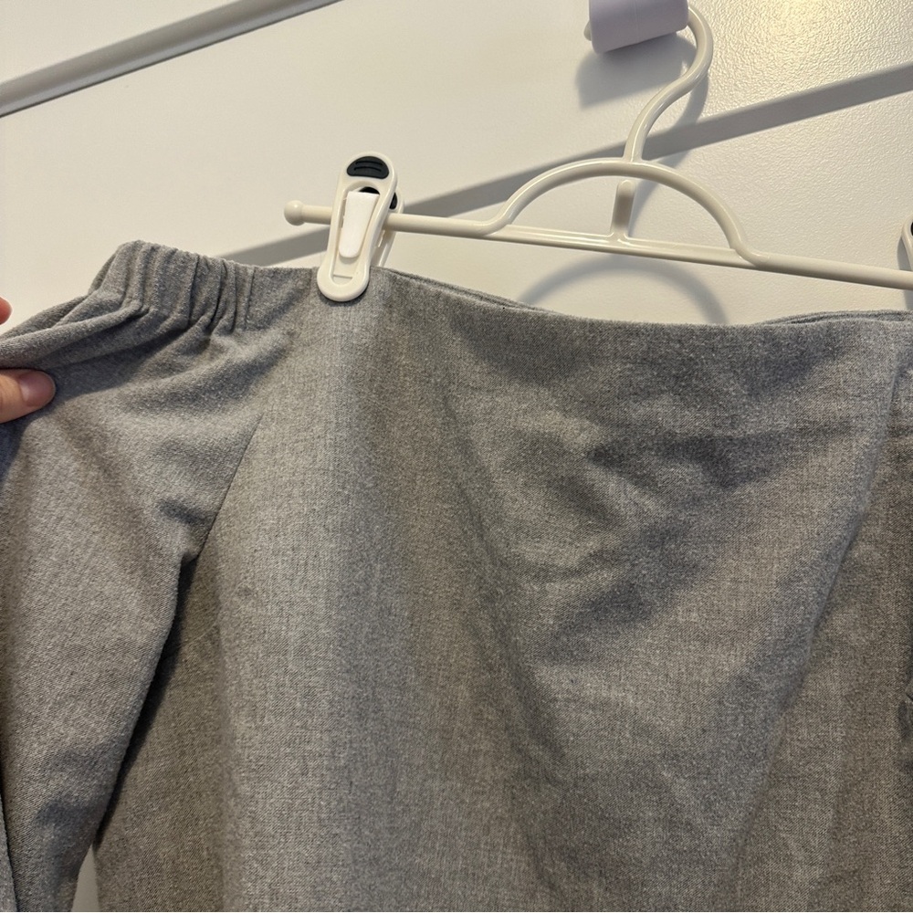 Aritzia Babaton Malik Blouse Top Grey Off The Shoulder Size Small Women’s - Picture 7 of 14